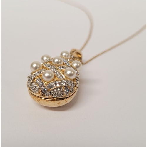 53 - A BEAUTIFUL 14CT YELLOW GOLD CHAIN & PENDANT, the pendant of pear shape with seed pearls dotted abou... 