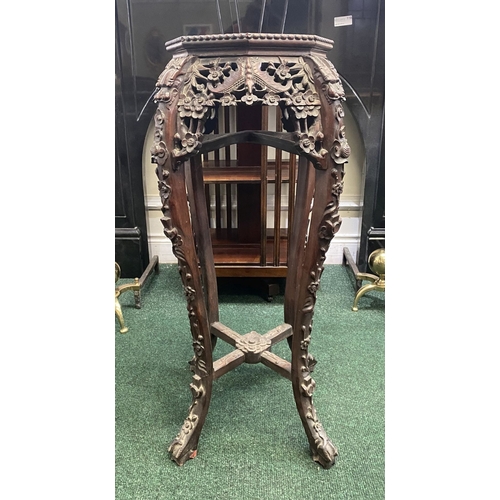 54 - AN EXCELLENT 19TH CENTURY CHINESE HARDWOOD OCTAGONAL MARBLE-TOPPED JARDINIERE STAND, the octagonal t... 