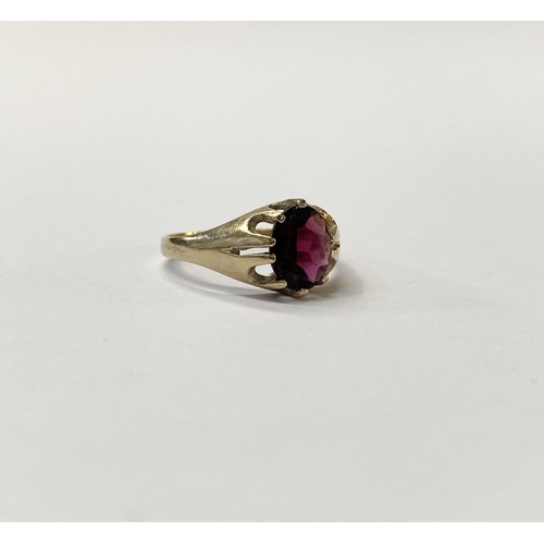 77 - A BEAUTIFUL 9CT YELLOW GOLD GARNET SOLITAIRE RING, oval cut garnet in ten prong claw setting with ta... 