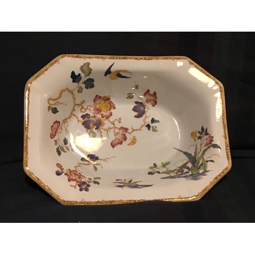 101 - A LARGE WEDGEWOOD ‘DEVON ROSE’ GEORGETOWN COLLECTION, to include a large octagonal rectangular platt... 