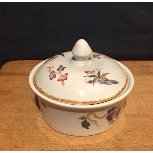 101 - A LARGE WEDGEWOOD ‘DEVON ROSE’ GEORGETOWN COLLECTION, to include a large octagonal rectangular platt... 