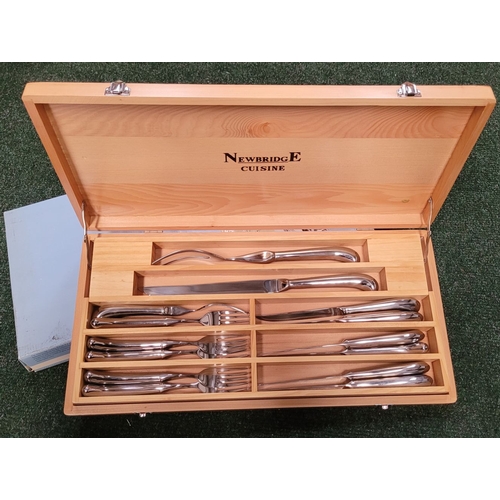 127 - A CASED NEWBRIDGE HOME CUISINE SET: 14 PIECE STEAK CARVING SET, includes carving knife & fork, along... 