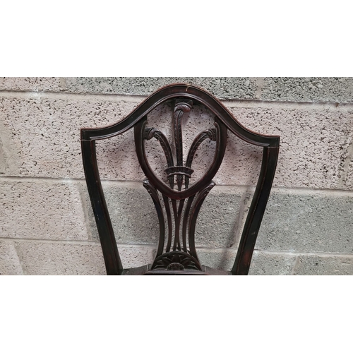 105 - A VERY GOOD 19TH CENTURY CHAIR with carved Prince of Wales feathered pierced splat back and a curved... 