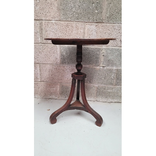 108 - A GEORGIAN LATE 18TH / EARLY 19TH CENTURY TIP UP WINE / OCCASSIONAL TABLE, with a circular table top... 