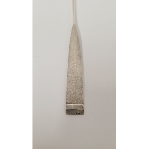 122 - AN INTERESTING MID-19TH CENTURY SOLID SILVER OAR LETTER OPENER, London hallmarks, with date letter f... 