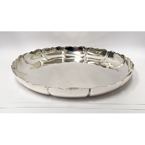 14 - AN EXCEPTIONAL IRISH, CORK SILVER STRAWBERRY DISH, at over 30 centimetres in width, this dish is big... 