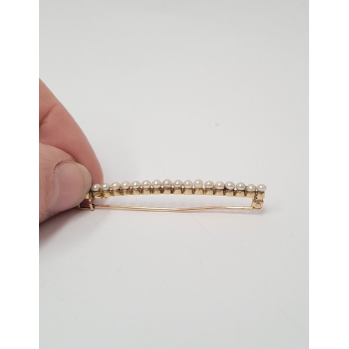 141 - A VINTAGE 18CT YELLOW GOLD & PEARL BAR BROOCH, 5cm long.