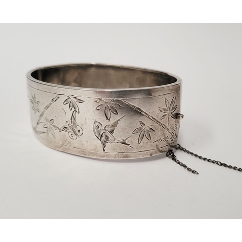 142 - A VERY FINE LATE 19TH AESTHETIC MOVEMENT SOLID SILVER BANGLE, Birmingham hallmark, dated 1884. Decor... 