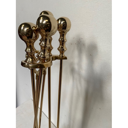 187 - A VERY GOOD QUALITY SET OF POLISHED BRASS FIRE IRONS, with stand, includes a shovel, brush, poker & ... 