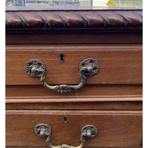 189 - A LARGE MAHOGANY PEDESTAL DESK, with tooled leather top, gadrooned edge, over 3 frieze drawers on a ... 