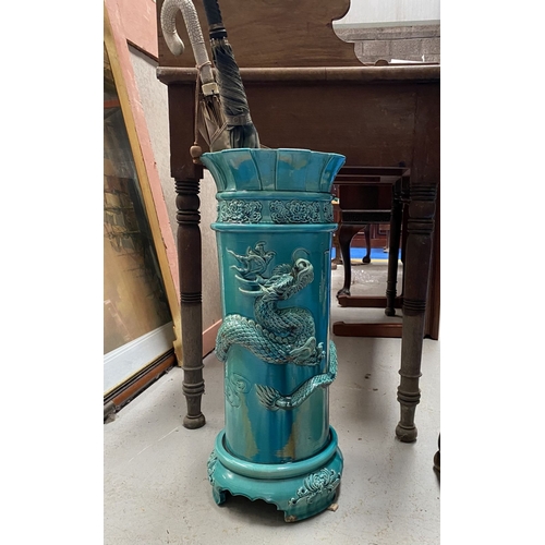 200 - AN EXCELLENT TURQUOISE GLAZED DRAGON UMBRELLA STAND, highly decorative piece with shaped rim above f... 