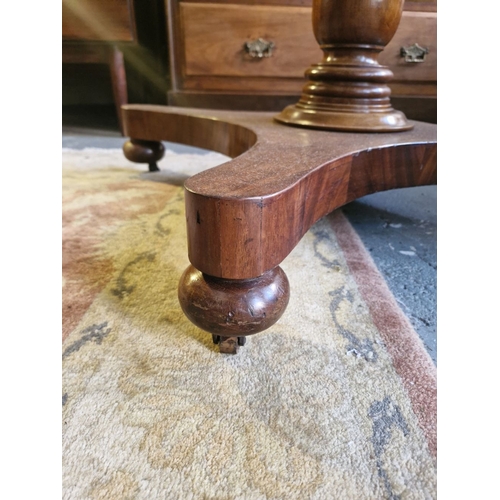 218 - A GOOD EARLY 19TH CENTURY MAHOGANY SUPPER TABLE, square in shape, with a reeded edge, raised on a tu... 