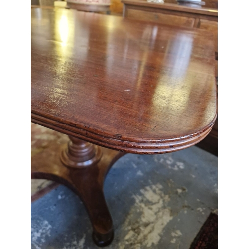 218 - A GOOD EARLY 19TH CENTURY MAHOGANY SUPPER TABLE, square in shape, with a reeded edge, raised on a tu... 