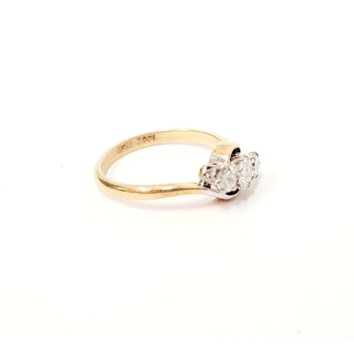 22 - A LOVELY 18CT YELLOW GOLD & PLATINUM THREE STONE DIAMOND TWIST RING, lovely bright diamonds in a twi... 