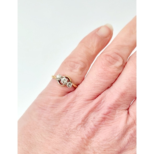 22 - A LOVELY 18CT YELLOW GOLD & PLATINUM THREE STONE DIAMOND TWIST RING, lovely bright diamonds in a twi... 