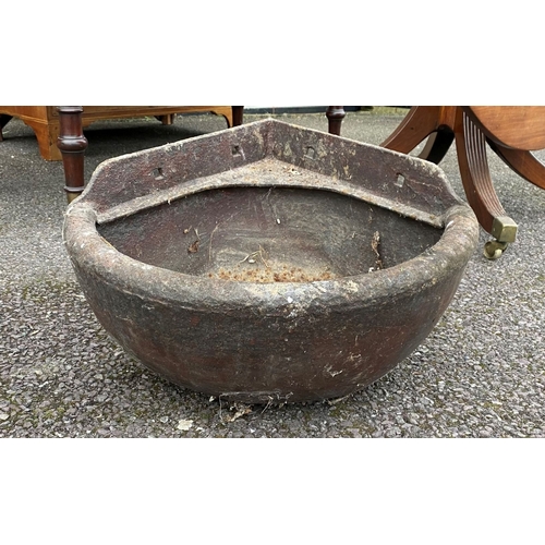 235 - A LATE 19TH/EARLY 20TH CENTURY CAST IRON CORNER HORSE TROUGH/FEEDER, dimensions: 48cm wide x 23cm hi... 