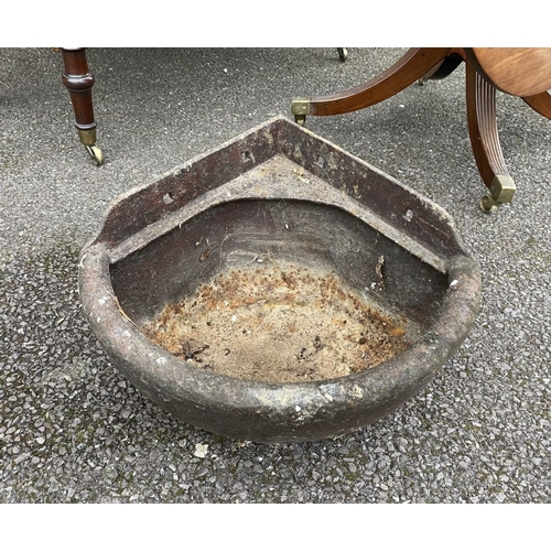 235 - A LATE 19TH/EARLY 20TH CENTURY CAST IRON CORNER HORSE TROUGH/FEEDER, dimensions: 48cm wide x 23cm hi... 