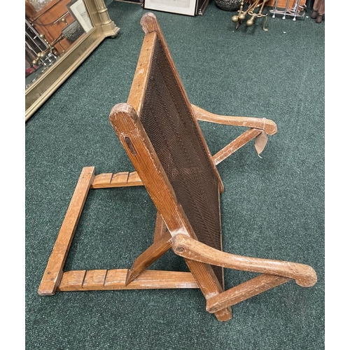 238 - A VINTAGE PITCH PINE FOLDING BEACH BACK REST/SUN-LOUNGER, c.1930, foldable for ease of transport, di... 