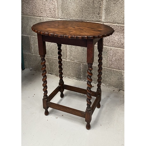 272 - AN OAK BOBBIN TURNED SIDE/OCCASSIONAL TABLE, the oval top with scalloped edges, standing on barley t... 