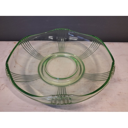 289 - A BEAUTIFUL EARLY 20TH CENTURY ‘DEPRESSION’ GLASS BOWL, circa 1930s, perfect condition. 30 x 9cm (W ... 