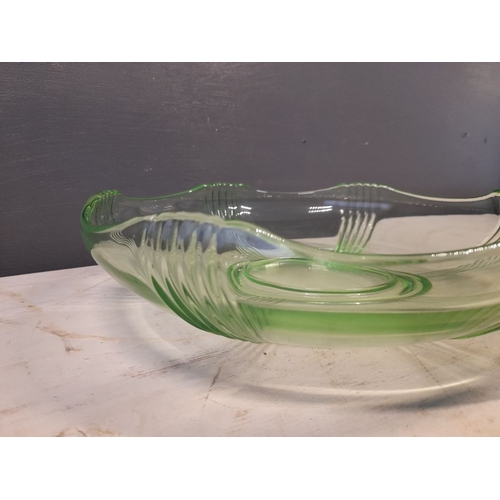 289 - A BEAUTIFUL EARLY 20TH CENTURY ‘DEPRESSION’ GLASS BOWL, circa 1930s, perfect condition. 30 x 9cm (W ... 