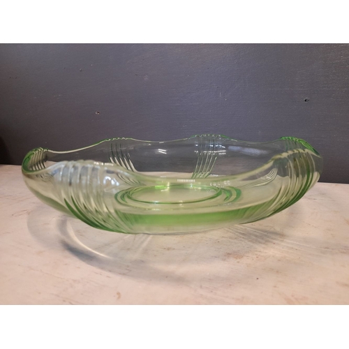 289 - A BEAUTIFUL EARLY 20TH CENTURY ‘DEPRESSION’ GLASS BOWL, circa 1930s, perfect condition. 30 x 9cm (W ... 