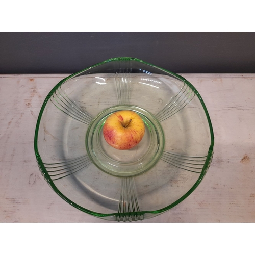 289 - A BEAUTIFUL EARLY 20TH CENTURY ‘DEPRESSION’ GLASS BOWL, circa 1930s, perfect condition. 30 x 9cm (W ... 