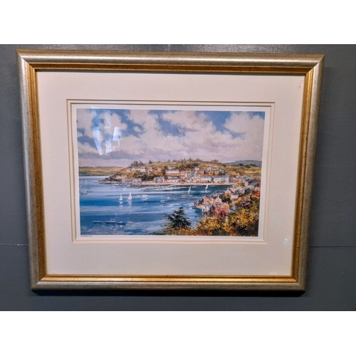 292 - A COLIN GIBSON PRINT OF KINSALE HARBOUR, in a good frame, label verso. Frame: 47 x 39cm.