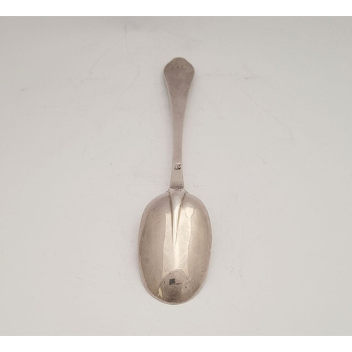 30 - A RARE WILLIAM III DOG NOSE RAT’S TAIL SPOON, circa 1700, engraved initials to the reverse of the ti... 