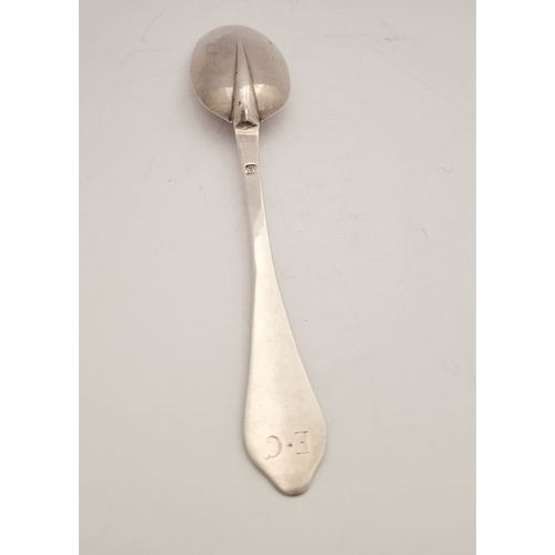 30 - A RARE WILLIAM III DOG NOSE RAT’S TAIL SPOON, circa 1700, engraved initials to the reverse of the ti... 