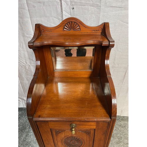 39 - AN EXCELLENT CARVED MAHOGANY COAL BOX/PURDONIUM, with carved gallery to top above shaped shelf, beve... 