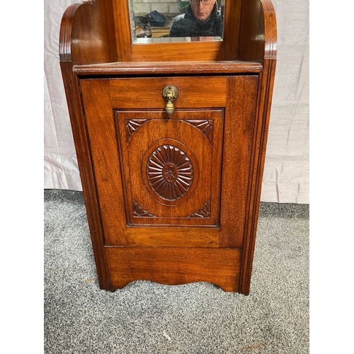 39 - AN EXCELLENT CARVED MAHOGANY COAL BOX/PURDONIUM, with carved gallery to top above shaped shelf, beve... 