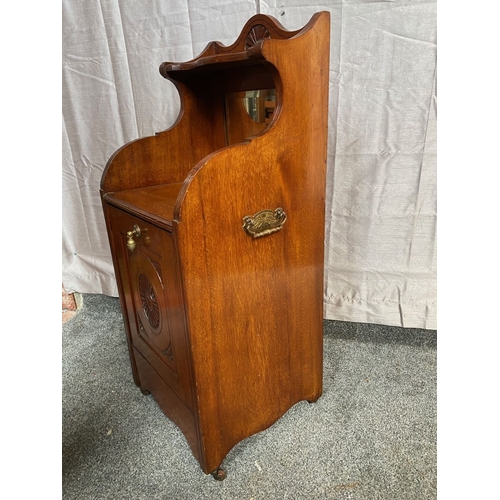 39 - AN EXCELLENT CARVED MAHOGANY COAL BOX/PURDONIUM, with carved gallery to top above shaped shelf, beve... 