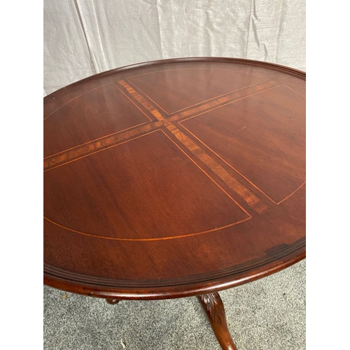 46 - AN EXCELLENT CIRCULAR MAHOGANY INLAID SILVER TABLE, the top with moulded edge and inlaid to centre, ... 