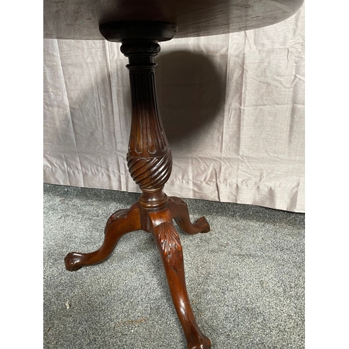 46 - AN EXCELLENT CIRCULAR MAHOGANY INLAID SILVER TABLE, the top with moulded edge and inlaid to centre, ... 