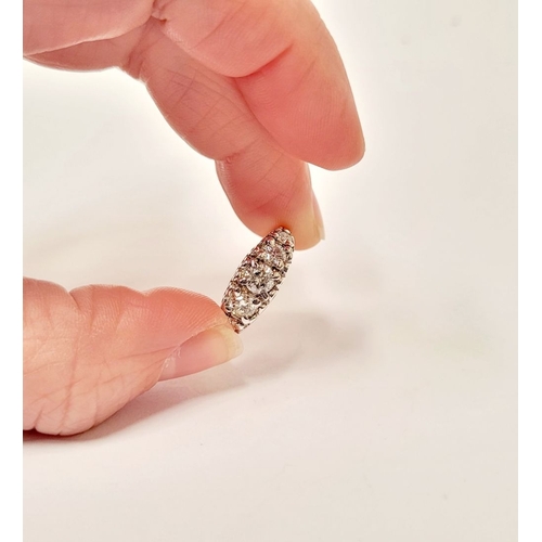 47 - AN 18CT YELLOW GOLD FIVE STONE DIAMOND RING, the graduated stones in a raised wave setting. Estimate... 