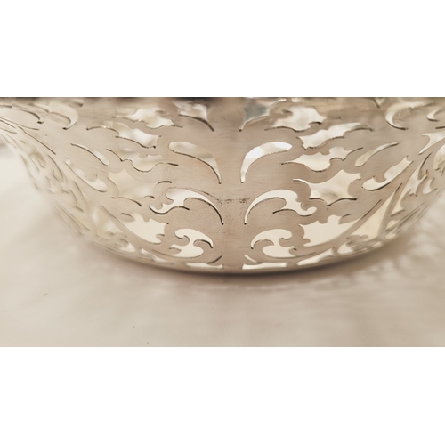 63 - A VERY FINE PAIR OF EARLY 20TH CENTURY SILVER FRUIT DISHES, each with beautiful chased foliage scrol... 