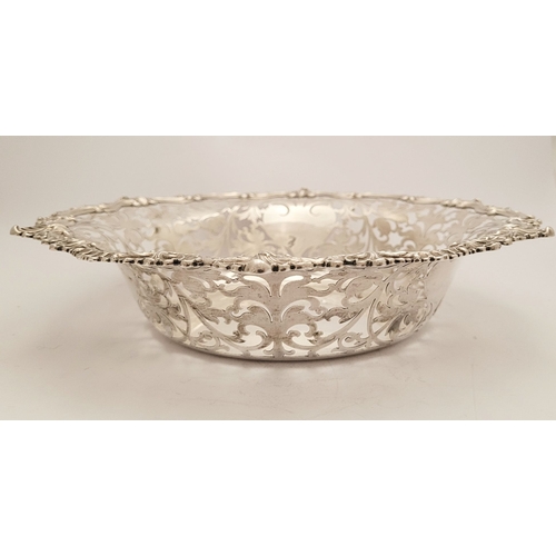 63 - A VERY FINE PAIR OF EARLY 20TH CENTURY SILVER FRUIT DISHES, each with beautiful chased foliage scrol... 