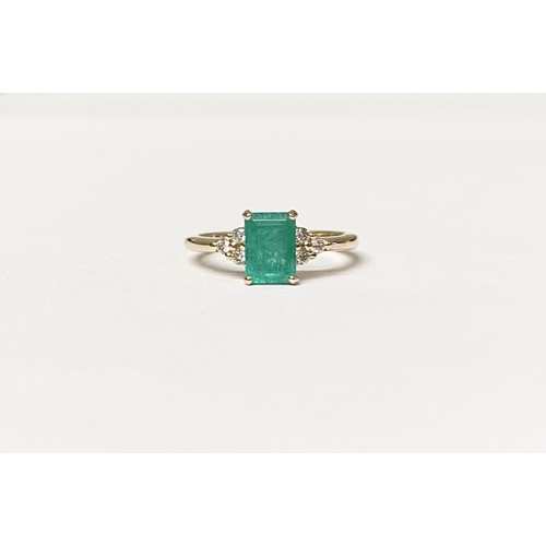 64 - A STRIKING 14CT YELLOW GOLD EMERALD AND DIAMOND SEVEN STONE RING, with central emerald cut natural b... 