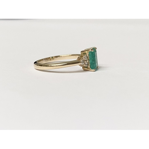 64 - A STRIKING 14CT YELLOW GOLD EMERALD AND DIAMOND SEVEN STONE RING, with central emerald cut natural b... 