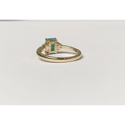 64 - A STRIKING 14CT YELLOW GOLD EMERALD AND DIAMOND SEVEN STONE RING, with central emerald cut natural b... 