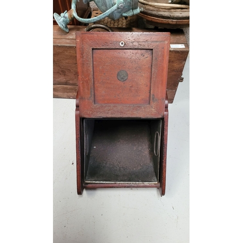 71 - A MAHOGANY COAL BOX WITH BRASS PANEL AND SHOVEL, 34cm x 7cm x 32cm high