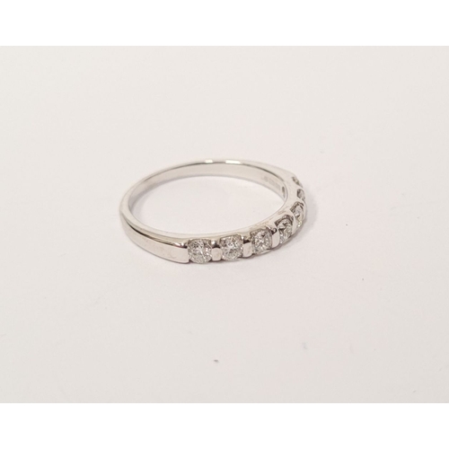 79 - AN 18CT WHITE GOLD 7 STONE HALF ETERNITY DIAMOND RING, the diamonds are a nice bright, ring size: N ... 