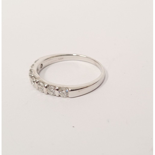 79 - AN 18CT WHITE GOLD 7 STONE HALF ETERNITY DIAMOND RING, the diamonds are a nice bright, ring size: N ... 