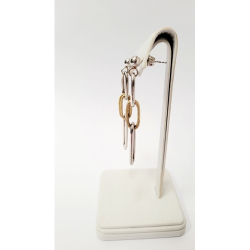 86 - A LOVELY PAIR OF BESPOKE 18CT YELLOW GOLD & STERL@ING SILVER DROP EARRINGS, paper-clip design, marke... 