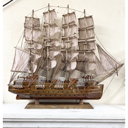 96 - AN EXCELLENT VINTAGE SHIP MODEL, of the 18th Century Spanish ‘Confection’, expertly made with label ... 