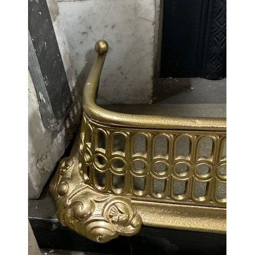 98 - A FINE 19TH CENTURY GILT CAST IRON FIRE FENDER, with pierced design to gallery rail and decorative s... 