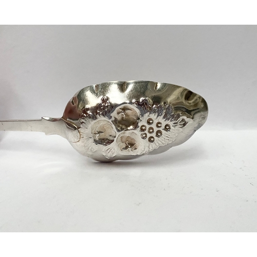 77 - A GEORGE IV DECORATIVE SILVER SERVING SPOON, with embossed berry motif to bowl with scalloped rim, a... 