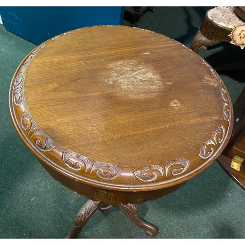 320 - A FINE 19TH CENTURY SEWING/WORKS TABLE, this Victorian trumpet work/sewing table has a round top wit... 