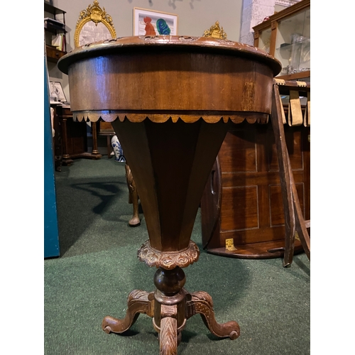 320 - A FINE 19TH CENTURY SEWING/WORKS TABLE, this Victorian trumpet work/sewing table has a round top wit... 